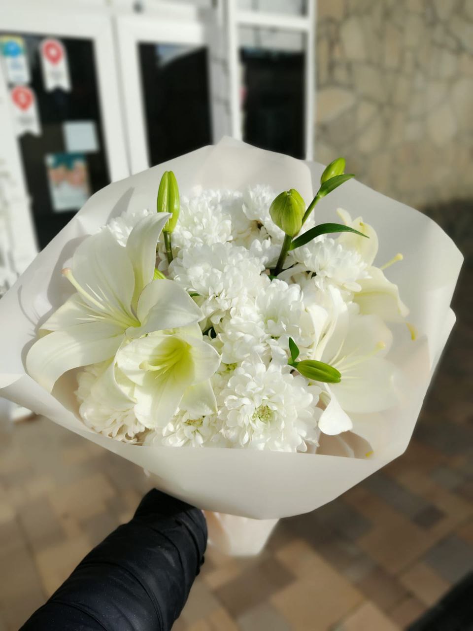 Букет из лилий и хризантем