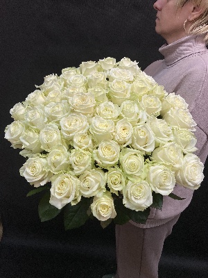 51 шт Белая роза 60 см