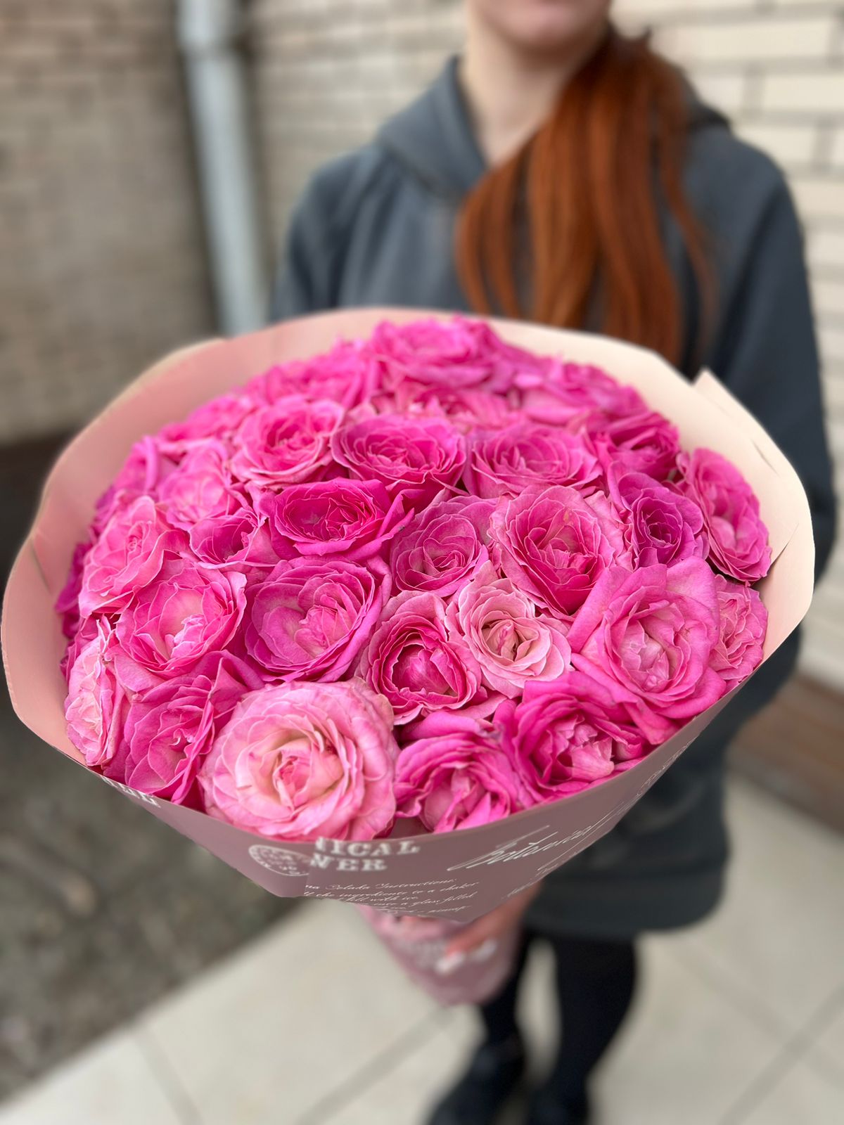 31 роза 50 см двухцветная ярко-розовая