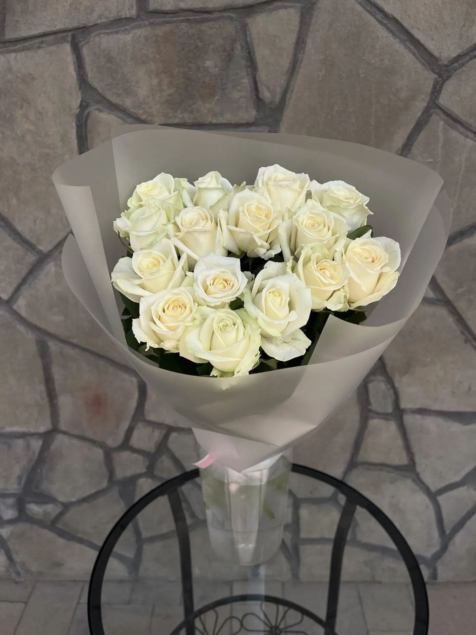 Букет из 15 белых роз 50см