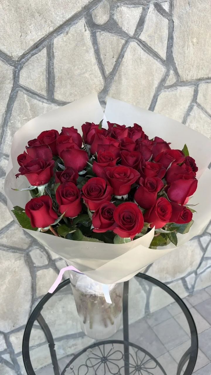 35 красных роз 50см