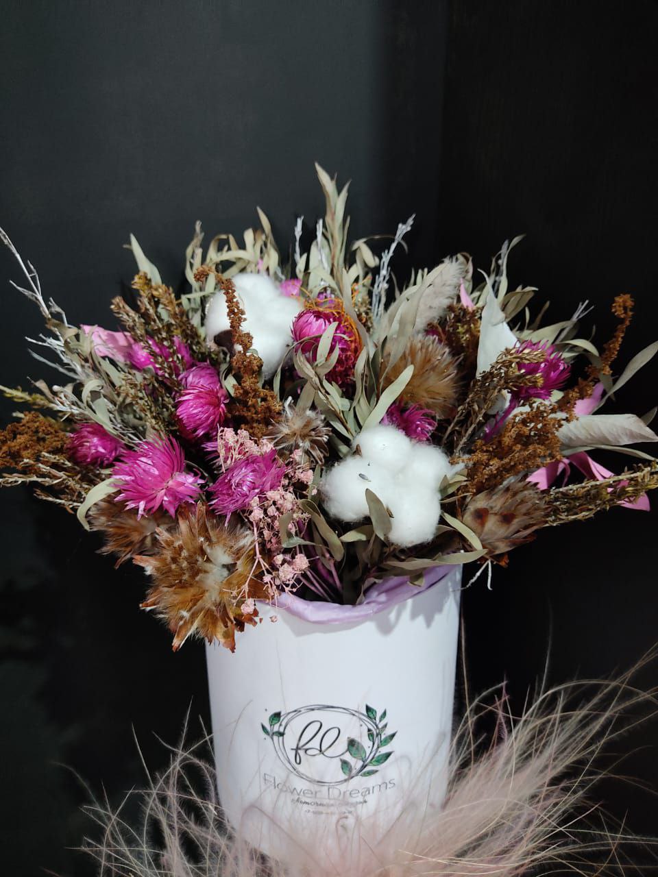 Композиция из сухоцветов с хлопком