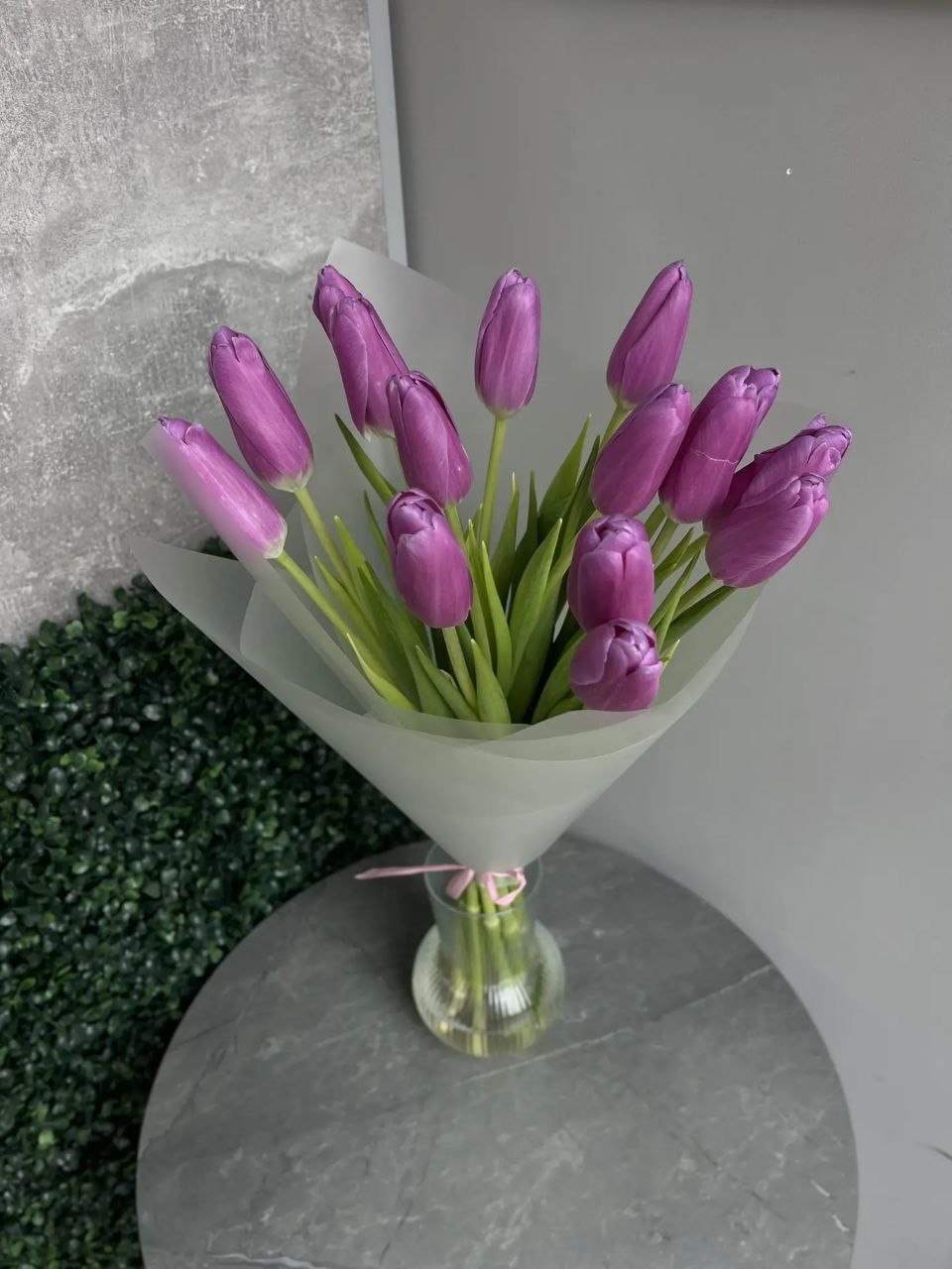 Букет из 15 фиолетовых тюльпанов