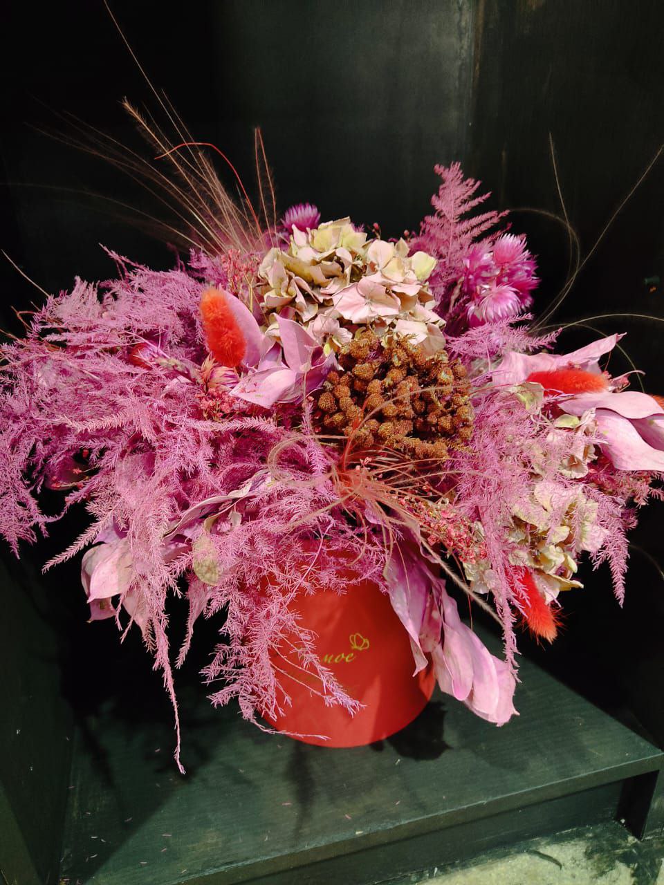 Композиция из сухоцветов с гортензией