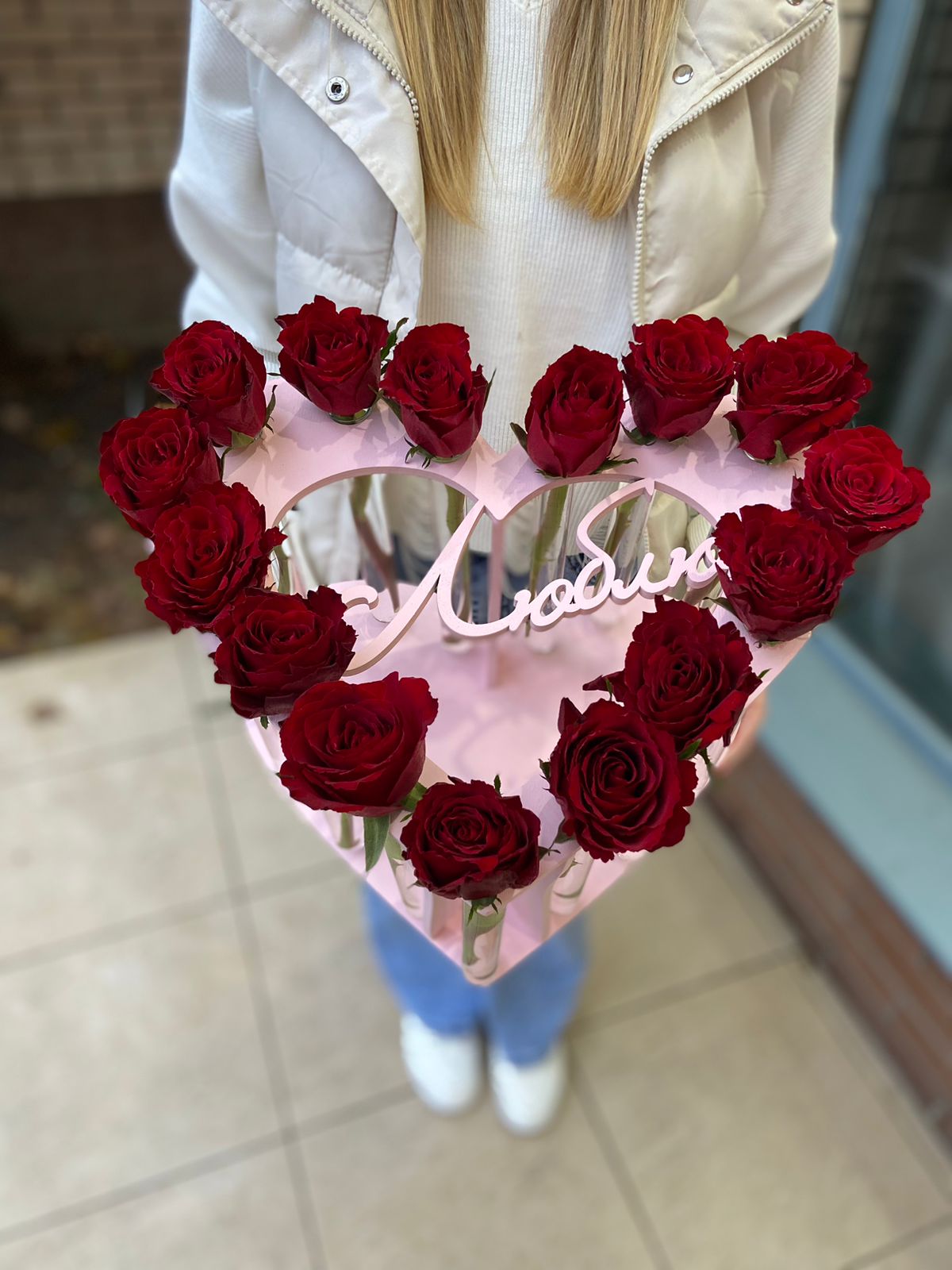 Розы в колбе «Люблю»
