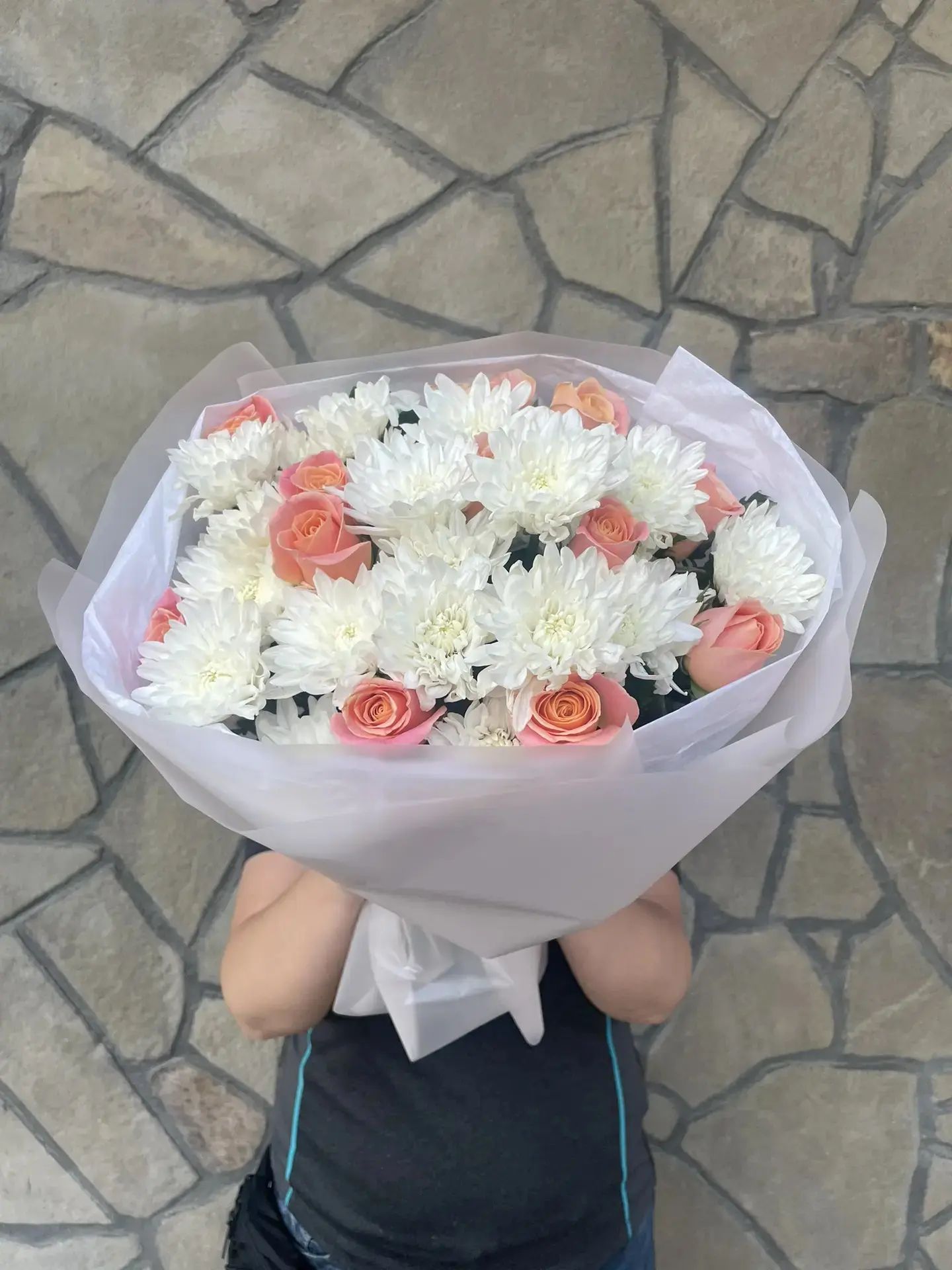 Букет из роз и хризантем
